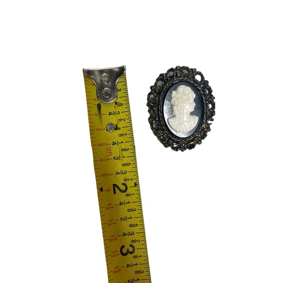 Vintage Oval Brass/Ivory Cameo Pin - Picture 11 of 12